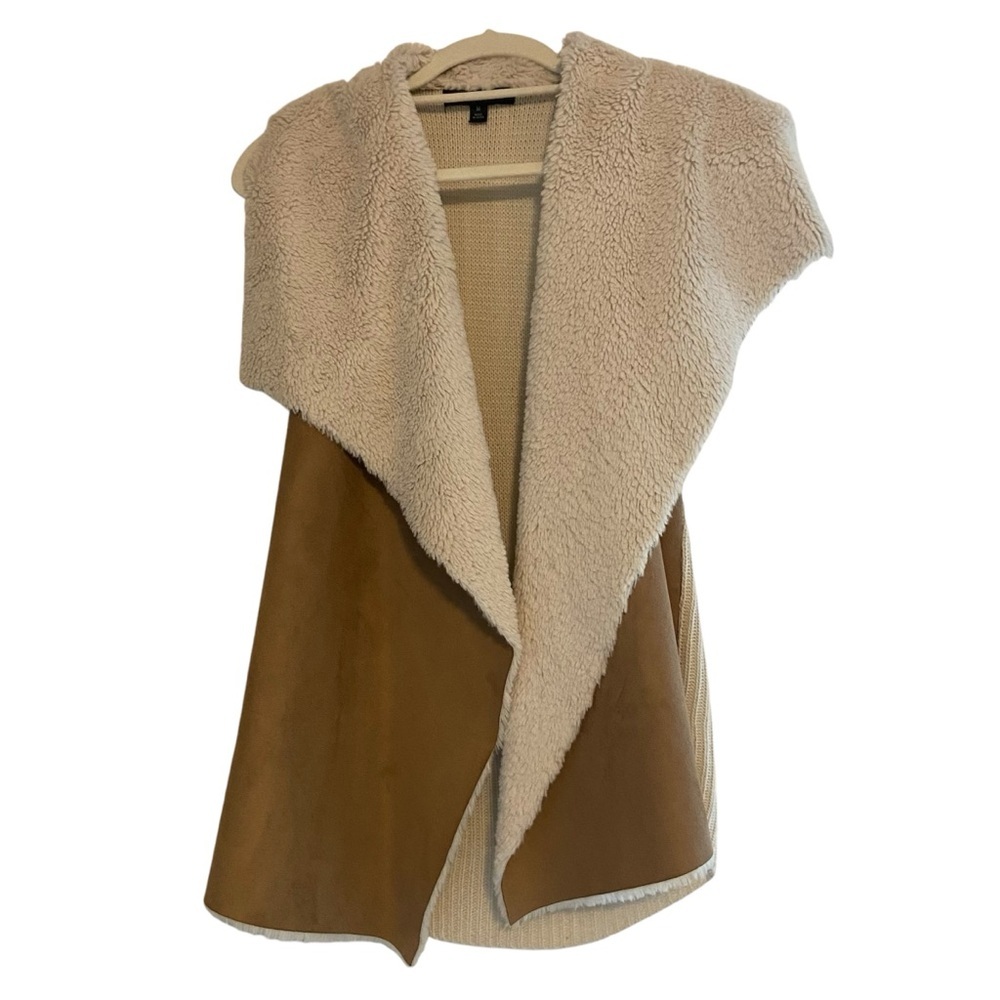 Romeo & Juliet Couture Sherpa winter vest - in great condition - women’s size M